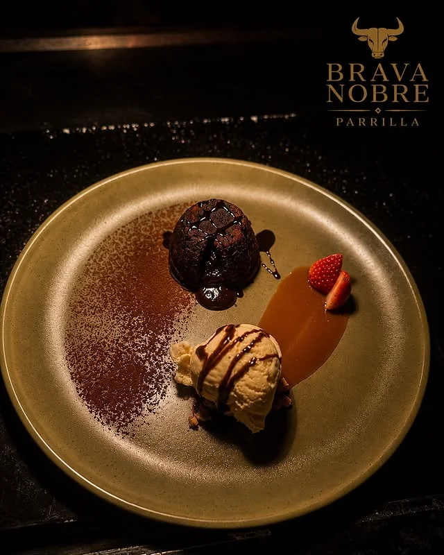 Petit Gateau de Chocolate